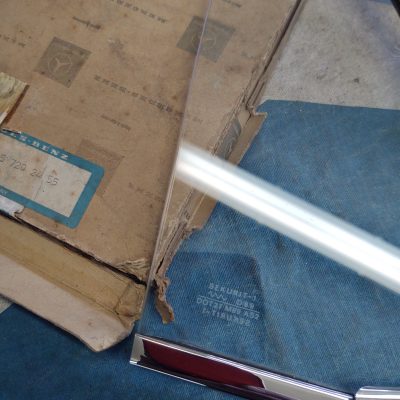 Mercedes W114,115 Vent Window 1157202455 Right NOS NLA