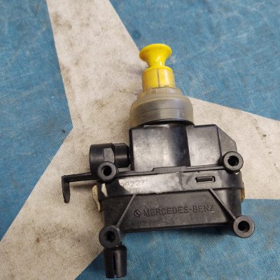 Mercedes W124, W126, W201 Trunk Lock Vacuum Module 1248001675 NOS