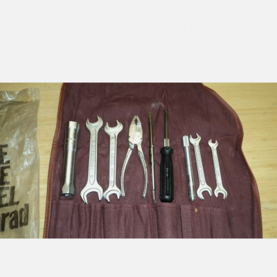 Mercedes W126 Tool Kit Mint w/ Plastic Delivery Bag