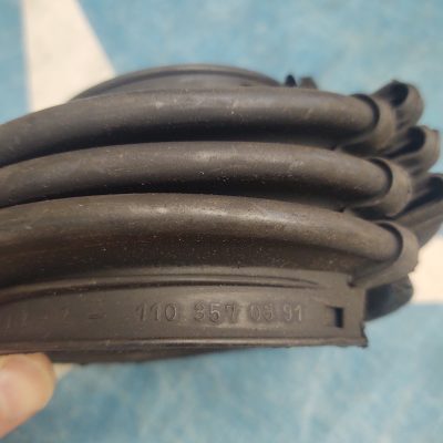 Mercedes W108, W109, W110, W111, W113 Rear Axle Split Rubber Boot 1103570391 NOS
