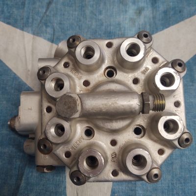 Mercedes W126, R107 560SL Bosch Fuel Distributor 0438100018 Used