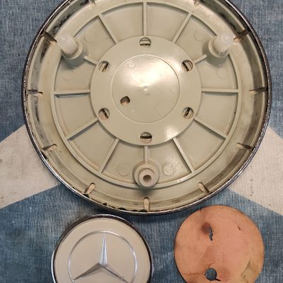 Mercedes W110, W111, W112, W113  Steering Wheel Green Horn Pad Early Chrome Ring 1114600642 Ex. Cond.